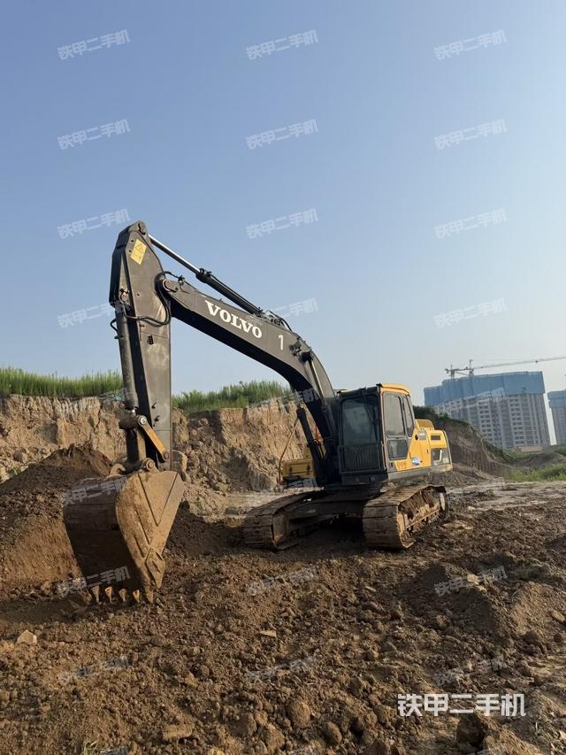 沃尔沃EC210D挖掘机