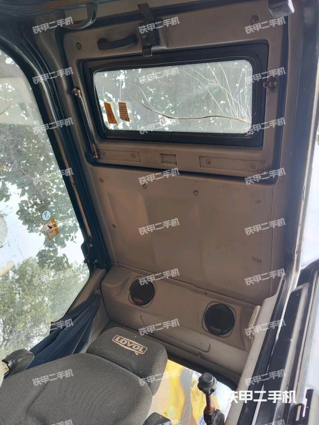 驾驶室顶部（整机外观）