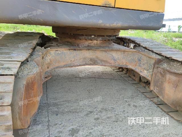 轉(zhuǎn)盤和下車架正前（工作和回轉(zhuǎn)裝置）