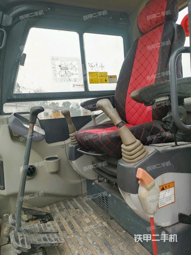 駕駛室頂部（整機(jī)外觀）