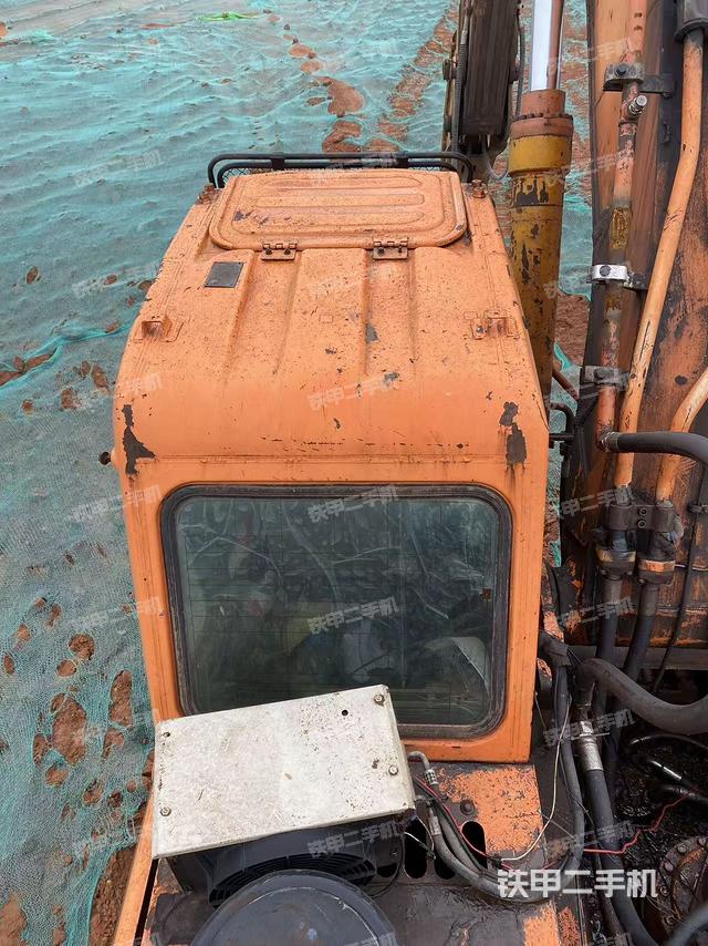 驾驶室顶部（整机外观）