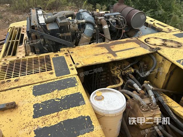 氣門室蓋螺絲特寫（上車部件）