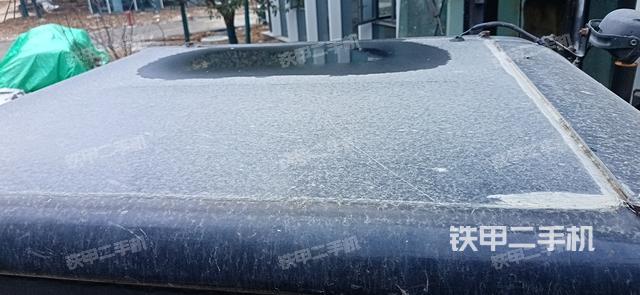 驾驶室顶部（整机外观）