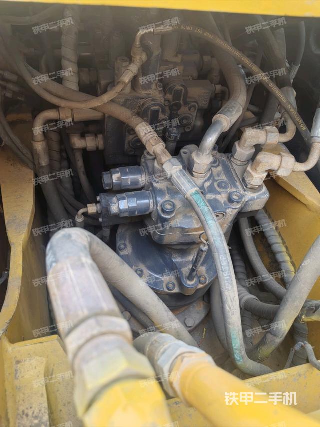 回轉(zhuǎn)馬達(dá)和主控閥（整機(jī)外觀）