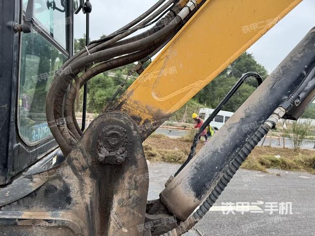 大臂根部?斜（工作和回轉(zhuǎn)裝置）