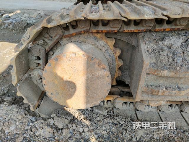 右驅(qū)動輪（行走機(jī)構(gòu)）