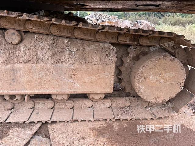 右驅(qū)動輪（行走機構(gòu)）