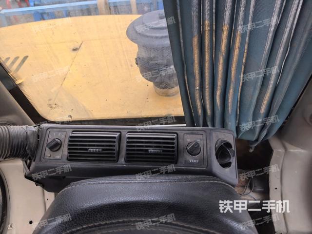 座椅右側(cè)控制臺/鑰匙門/油門/含右手柄（駕駛室部分）