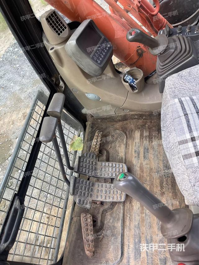 駕駛室整體（整機外觀）