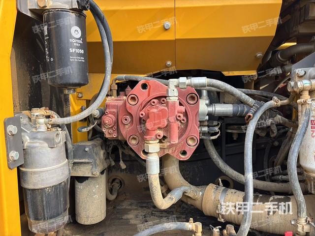 液壓泵艙室正面整體（整機(jī)外觀）