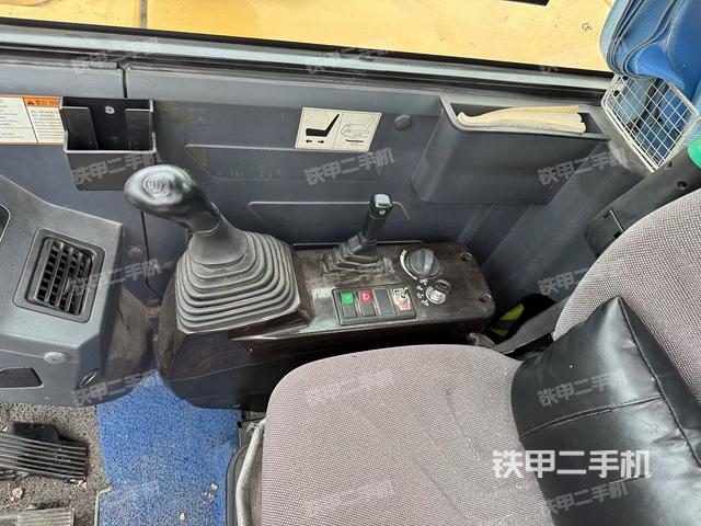 座椅右側(cè)控制臺(tái)/鑰匙門(mén)/油門(mén)/含右手柄（駕駛室部分）