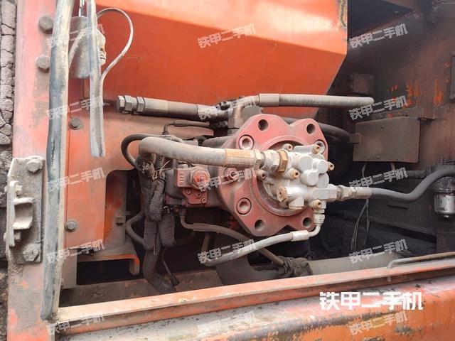 液壓泵艙室正面整體（整機(jī)外觀）