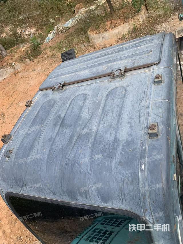 驾驶室顶部（整机外观）