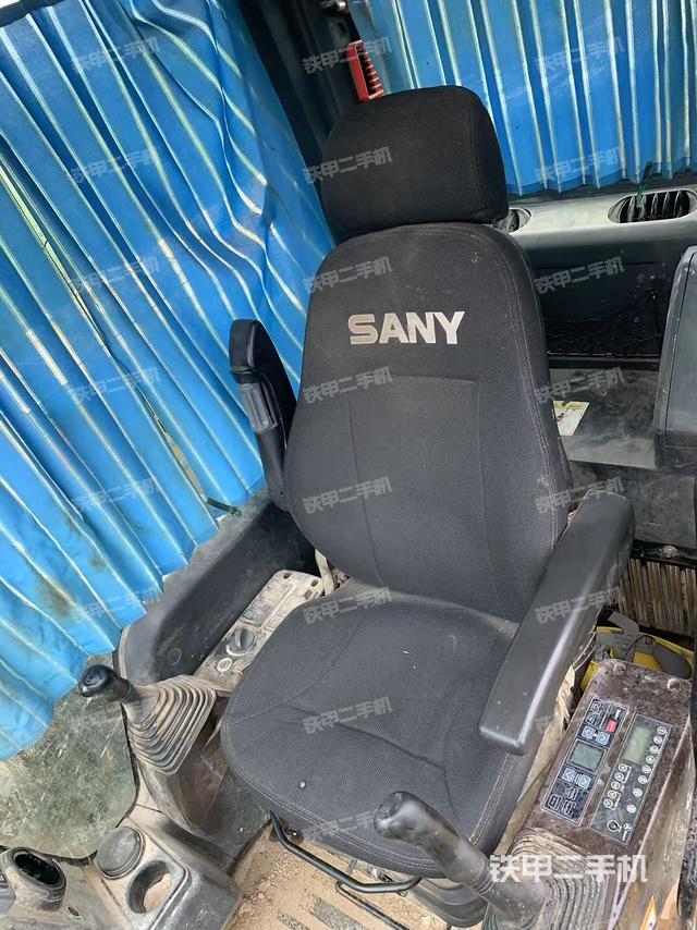 驾驶室整体（整机外观）