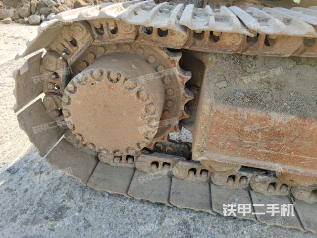 右驅(qū)動輪（行走機構(gòu)）