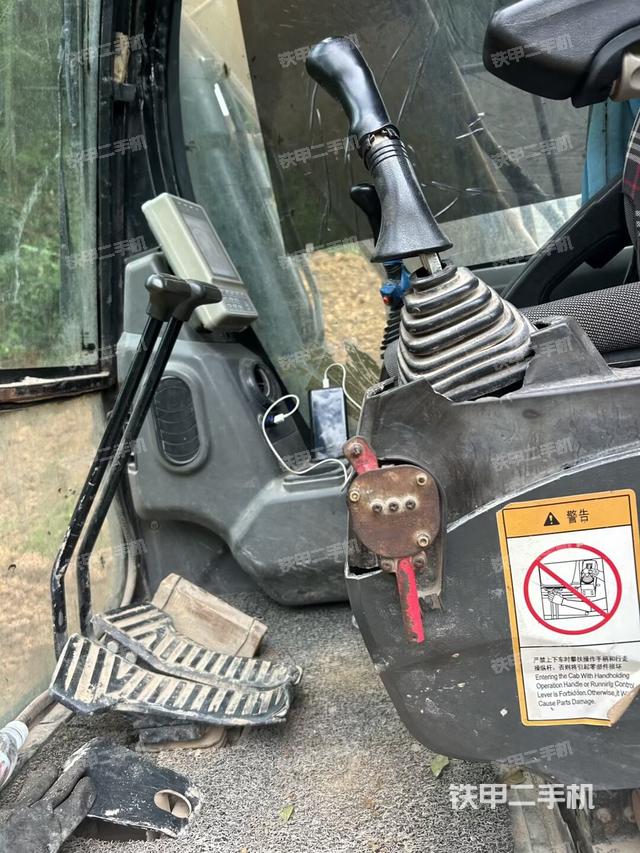 座椅左側(cè)控制臺(tái)/音響/含左手柄（駕駛室部分）