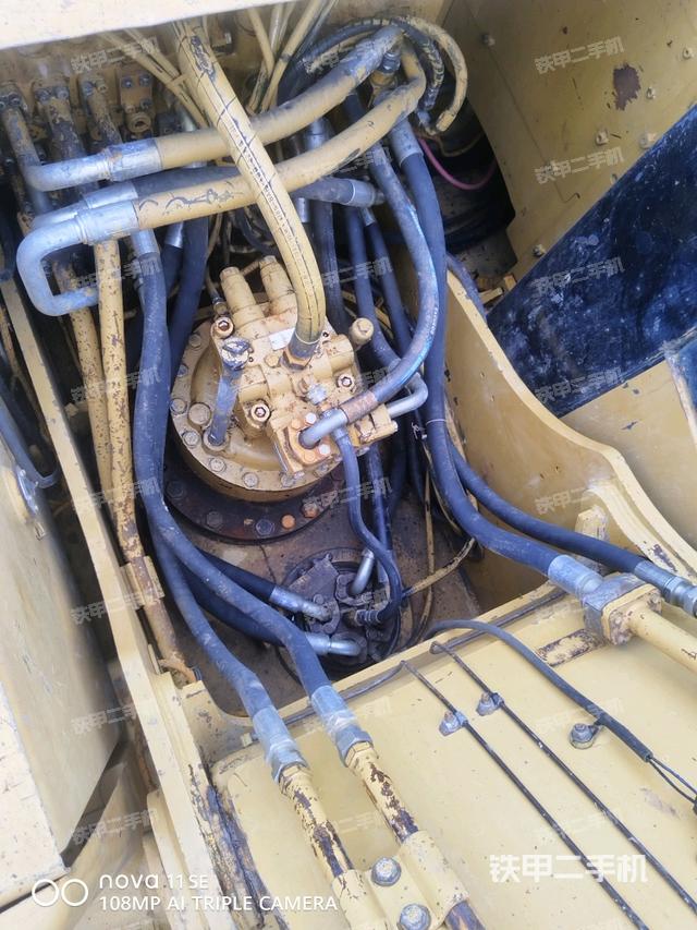 中央回轉接頭特寫（上車部件）