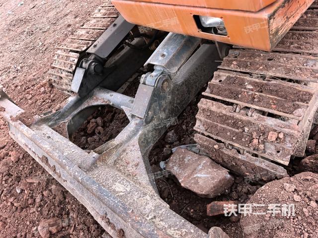 轉(zhuǎn)盤和下車架正前（工作和回轉(zhuǎn)裝置）