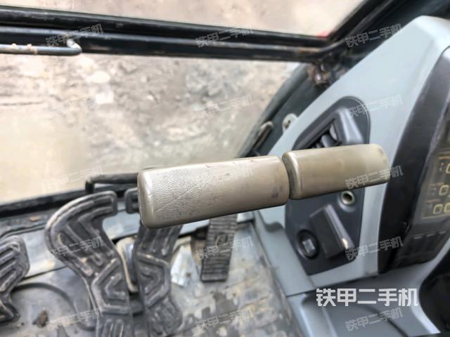 座椅左侧控制台/音响/含左手柄（驾驶室部分）