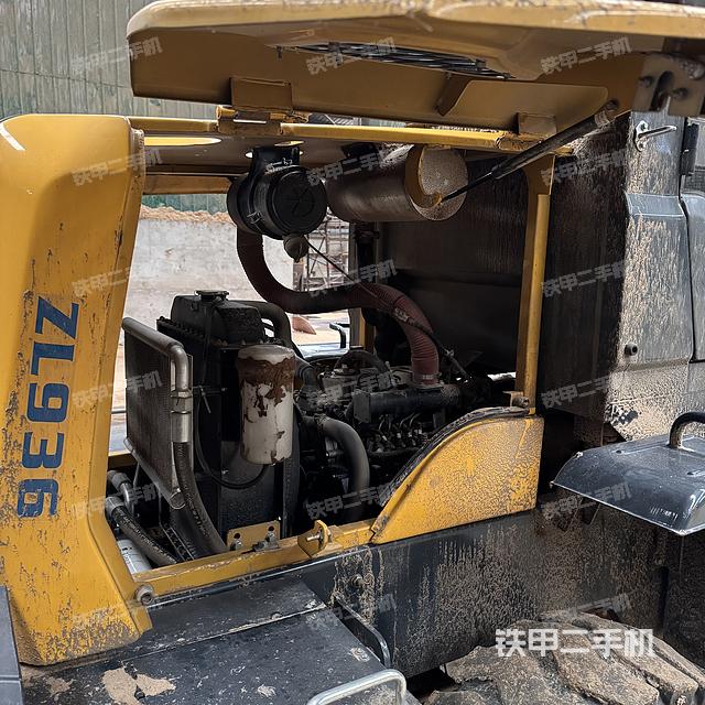 发动机右侧（整机外观及大件）