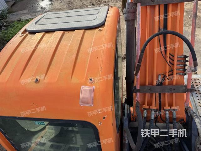 驾驶室顶部（整机外观）