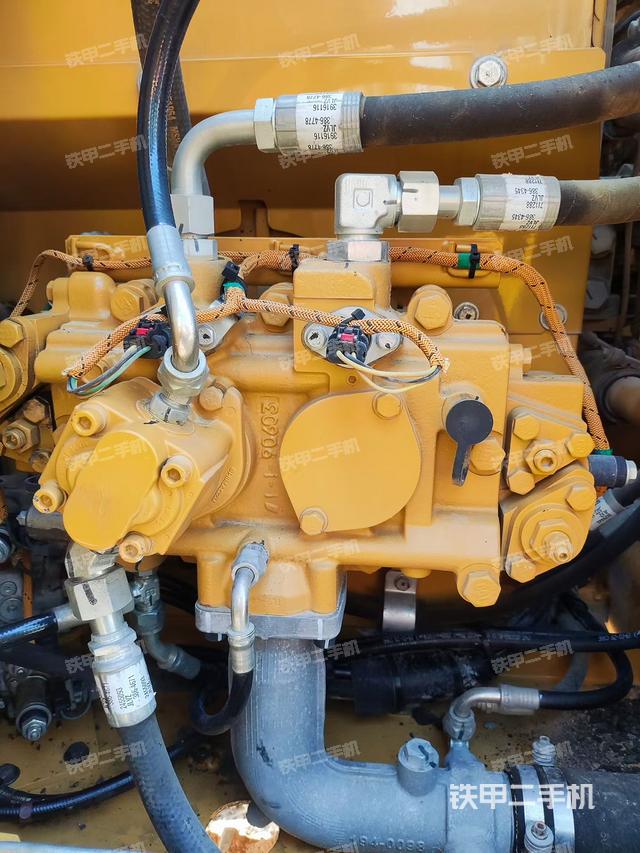 液壓泵艙室正面整體（整機(jī)外觀）