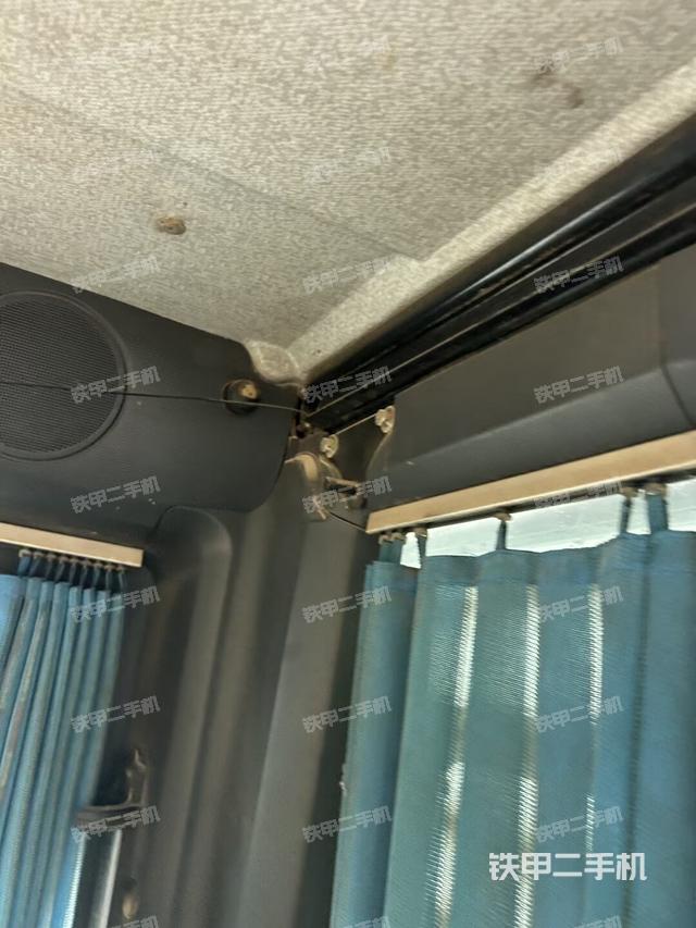 座椅右侧控制台/钥匙门/油门/含右手柄（驾驶室部分）