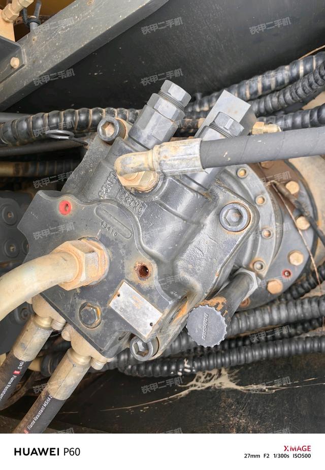 回转马达和主控阀（整机外观）