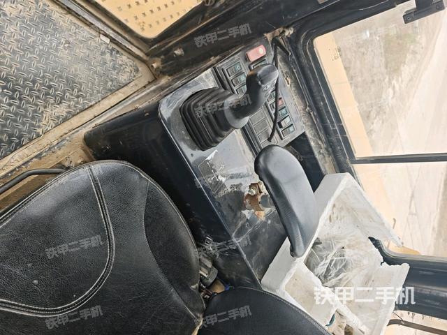 駕駛室內(nèi)部頂部（推土機駕駛室）