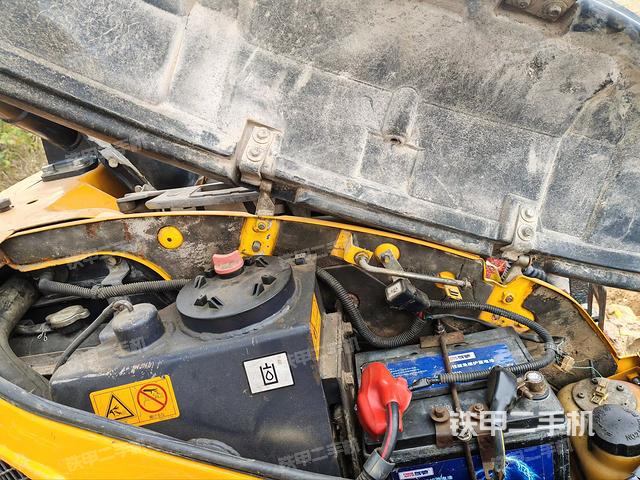 回转马达和主控阀（整机外观）