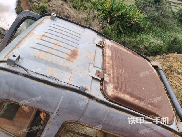 駕駛室頂部（整機外觀）