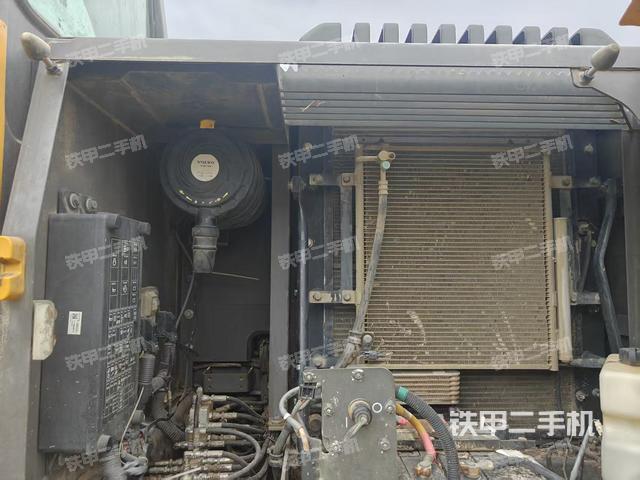 液壓泵斜45?右（大件艙室）