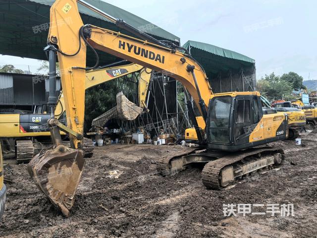 现代R215VS挖掘机