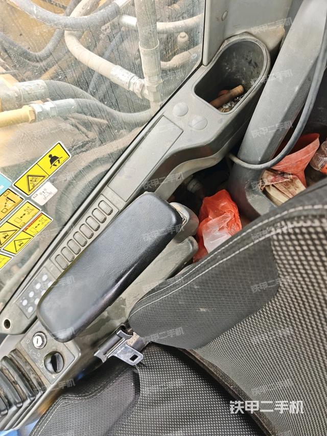 后窗玻璃角标（驾驶室部分）