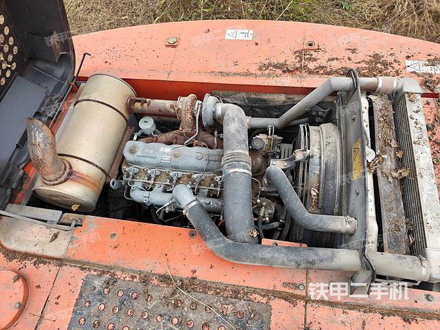 回轉(zhuǎn)馬達(dá)和主控閥（整機(jī)外觀）