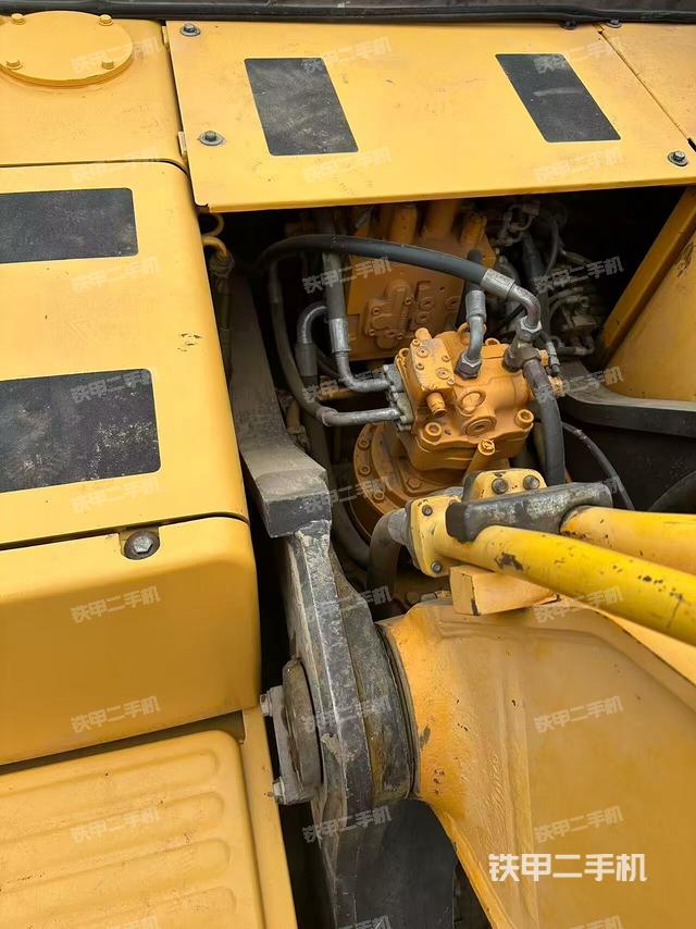 回转马达和主控阀（整机外观）