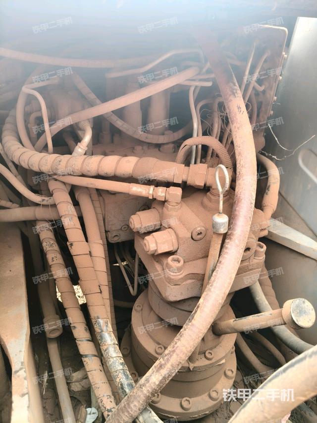 回轉(zhuǎn)馬達(dá)和主控閥（整機外觀）