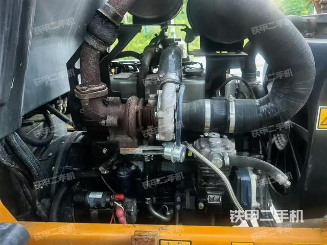 發(fā)動(dòng)機(jī)右側(cè)（整機(jī)外觀及大件）