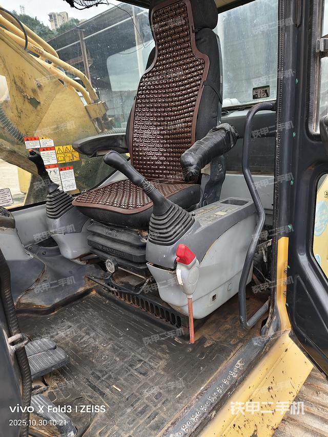 驾驶室整体（整机外观）