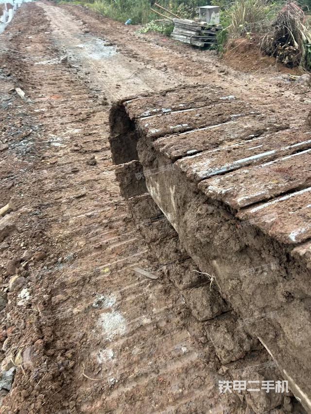 右侧行走马达盖板（行走机构）