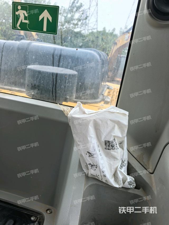 后窗玻璃角标（驾驶室部分）