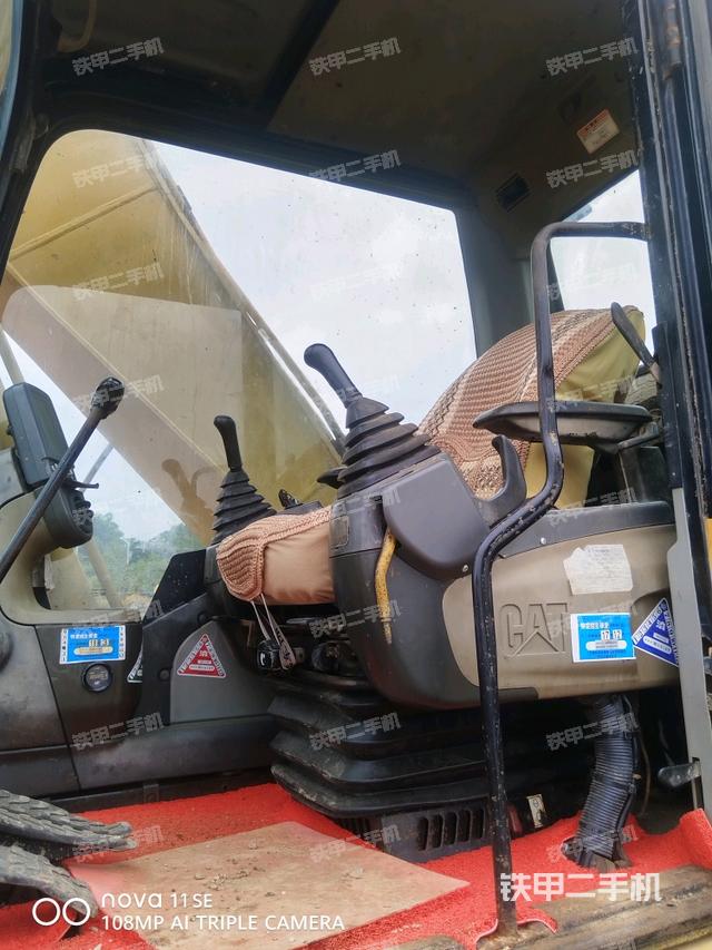 后窗玻璃角標（駕駛室部分）