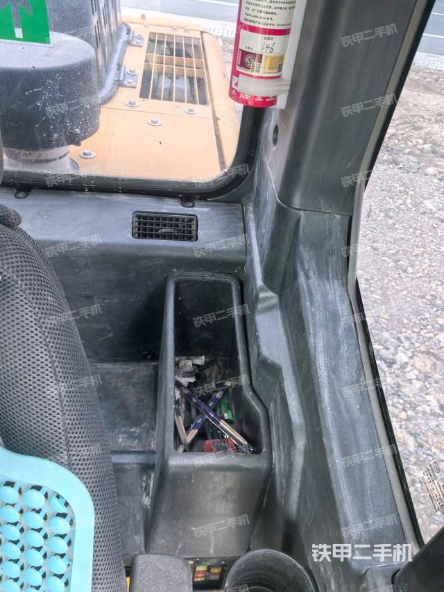 左后方玻璃角標(biāo)（駕駛室部分）