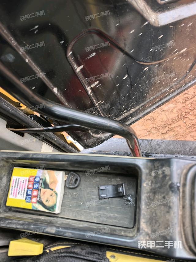 座椅左侧控制台/音响/含左手柄（驾驶室部分）