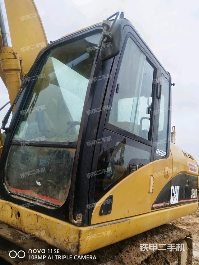 左后方玻璃角標（駕駛室部分）