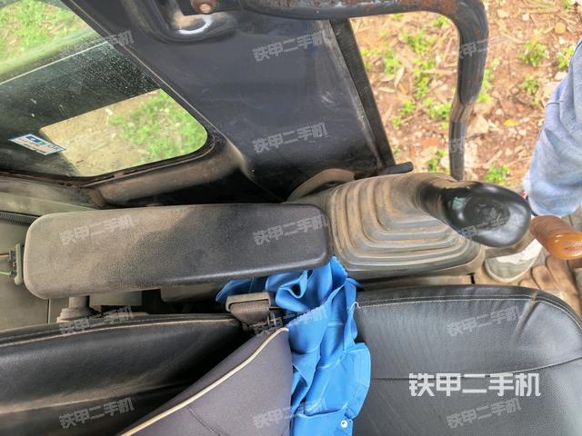 座椅左侧控制台/音响/含左手柄（驾驶室部分）