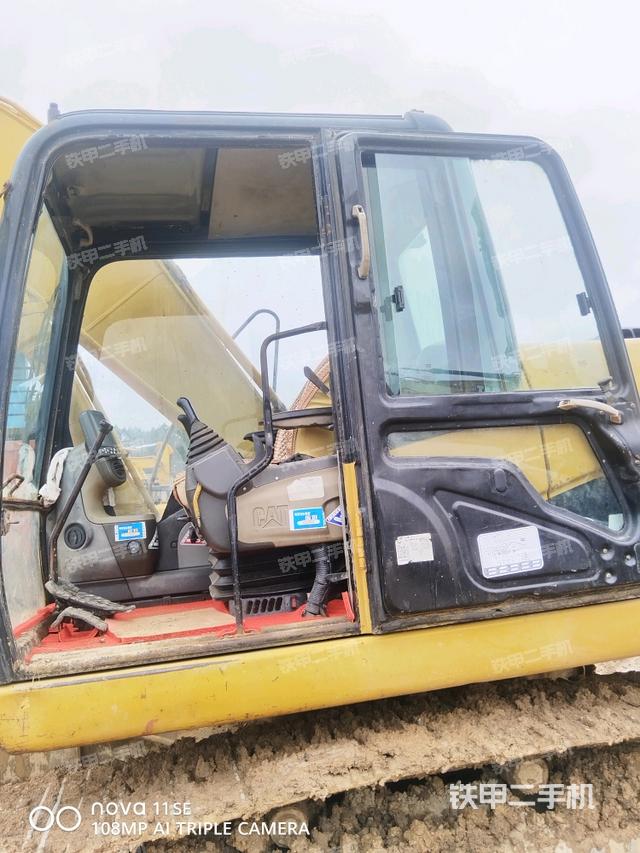 座椅右側控制臺/鑰匙門/油門/含右手柄（駕駛室部分）