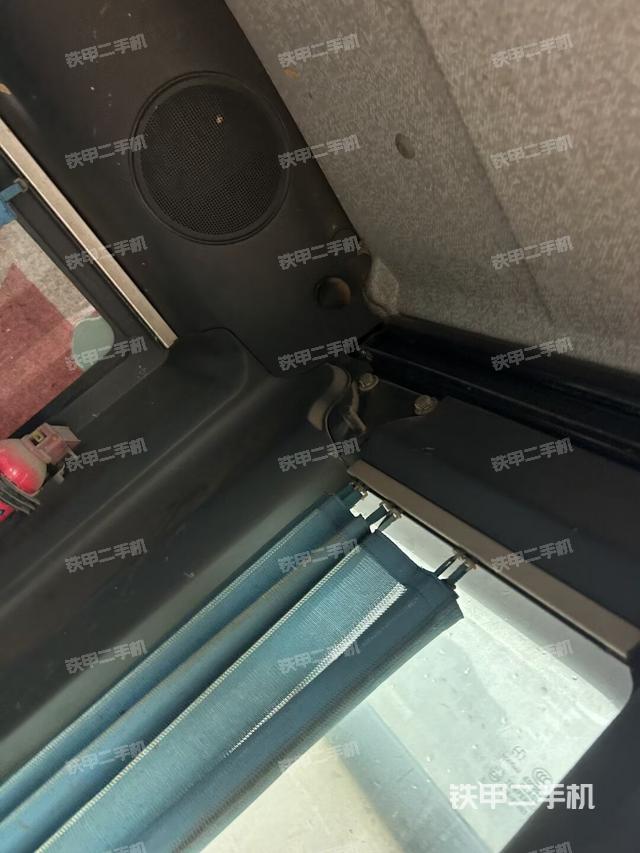 座椅右侧控制台/钥匙门/油门/含右手柄（驾驶室部分）