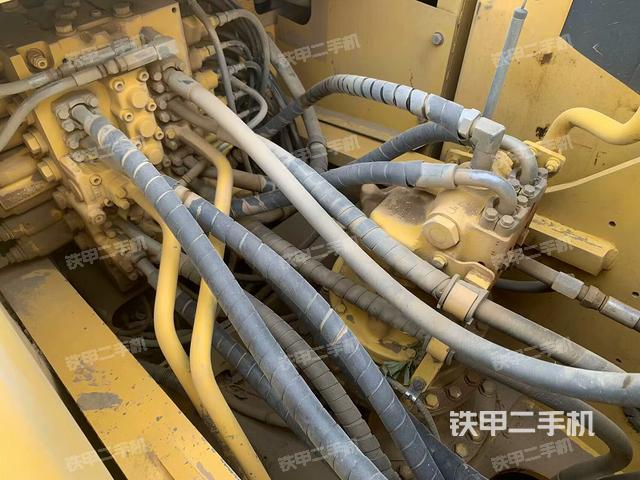 回轉(zhuǎn)馬達(dá)和主控閥（整機外觀）