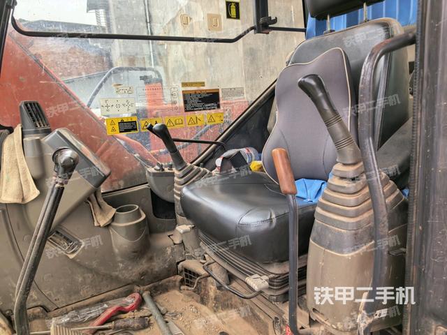 后窗玻璃角标（驾驶室部分）